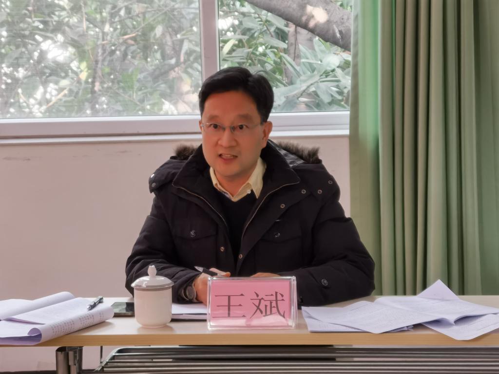 做讲政治的表率王斌书记指导马院民主生活会
