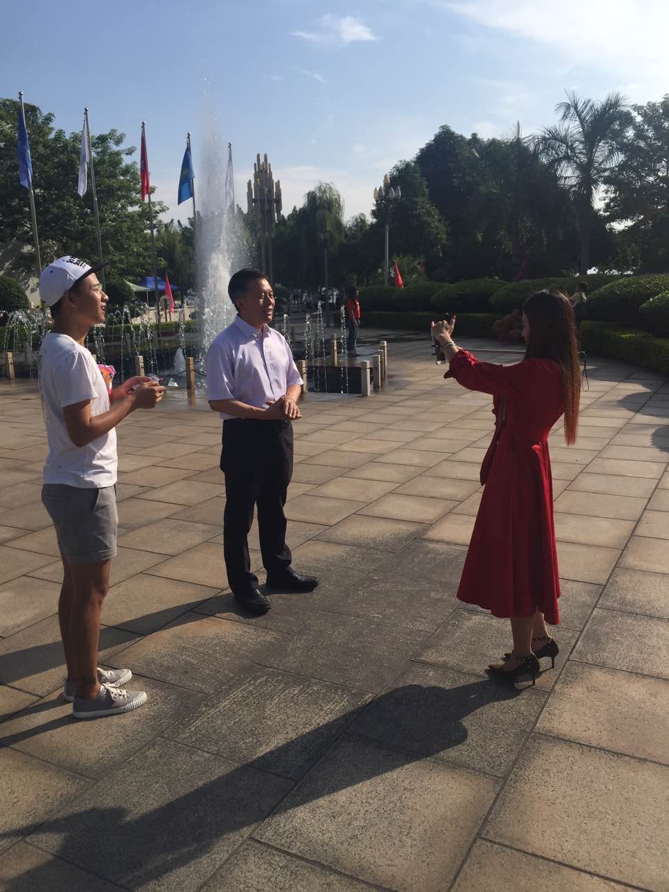 党委副书记、校长王曙光直播首秀,气质深