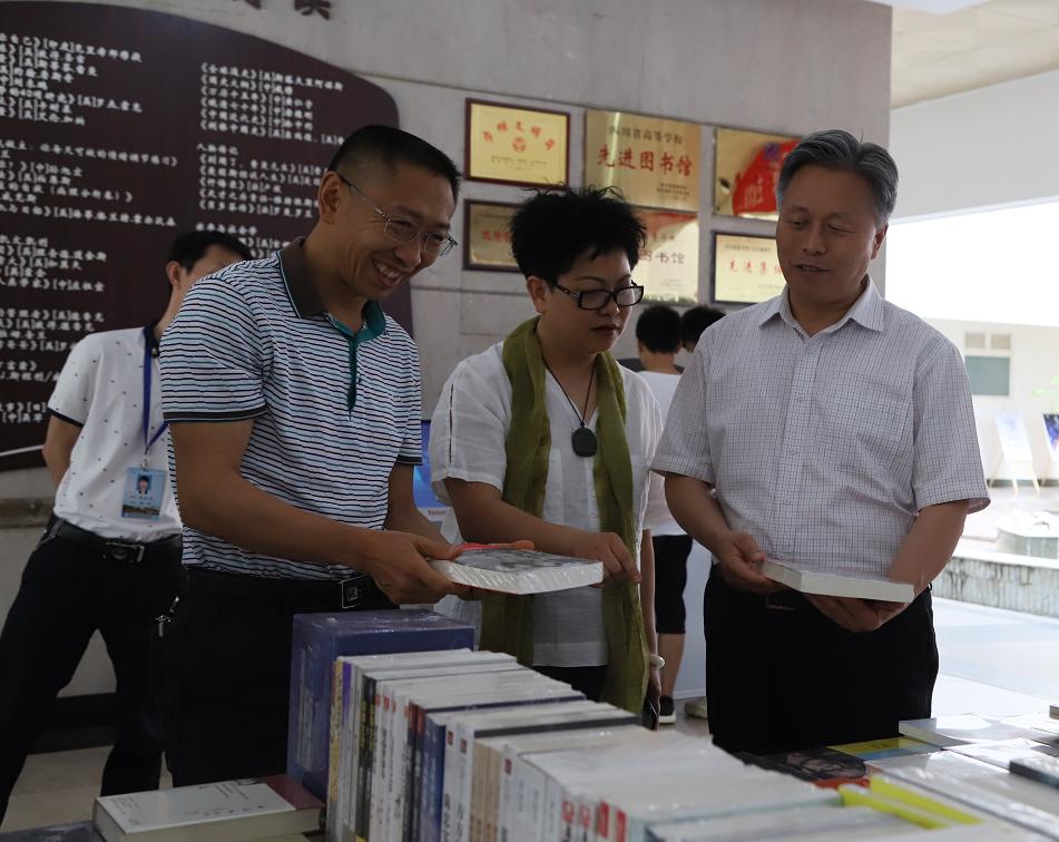 王曙光向大家推荐习总书记著作