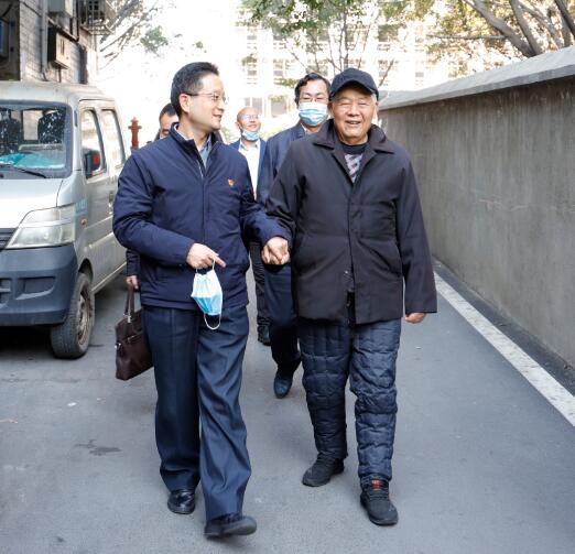 走访慰问原攀枝花学院副院长龚明生同志