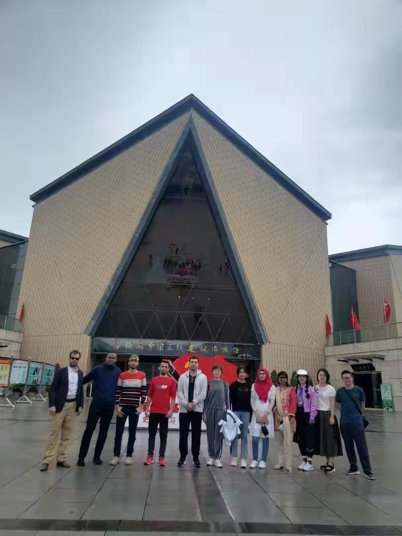 参观三线建设博物馆