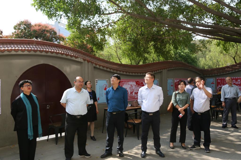 豫章师范一行参观我校清风苑