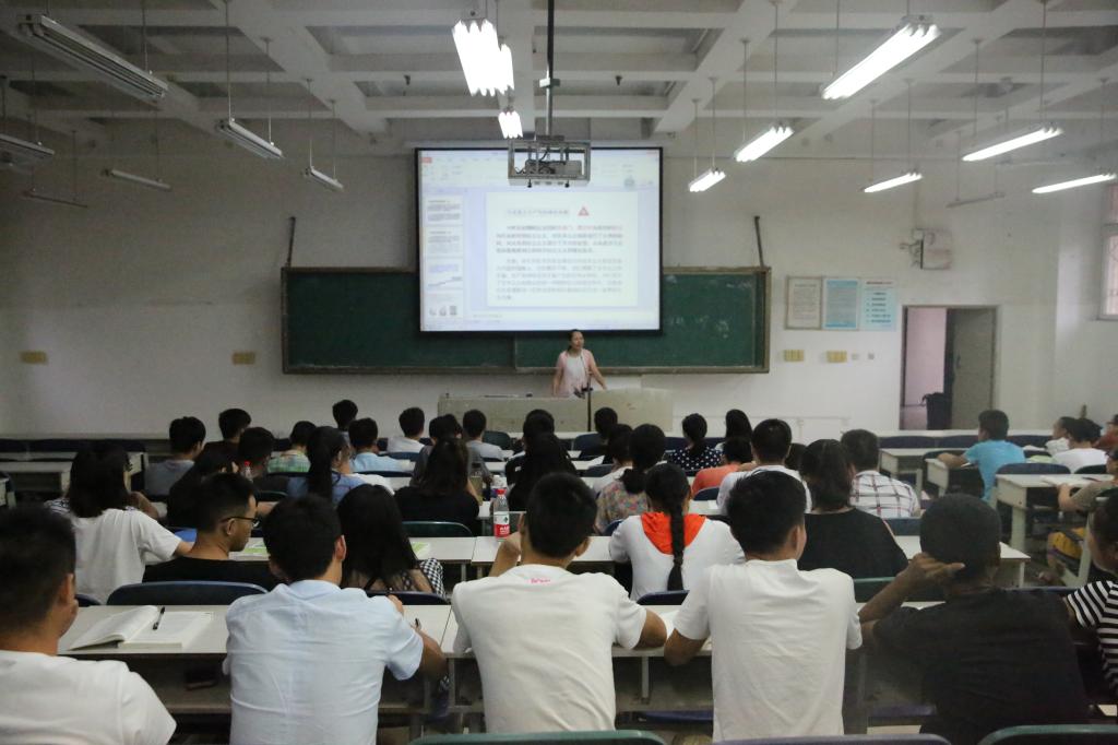 开学第一天,充满朝气的课堂