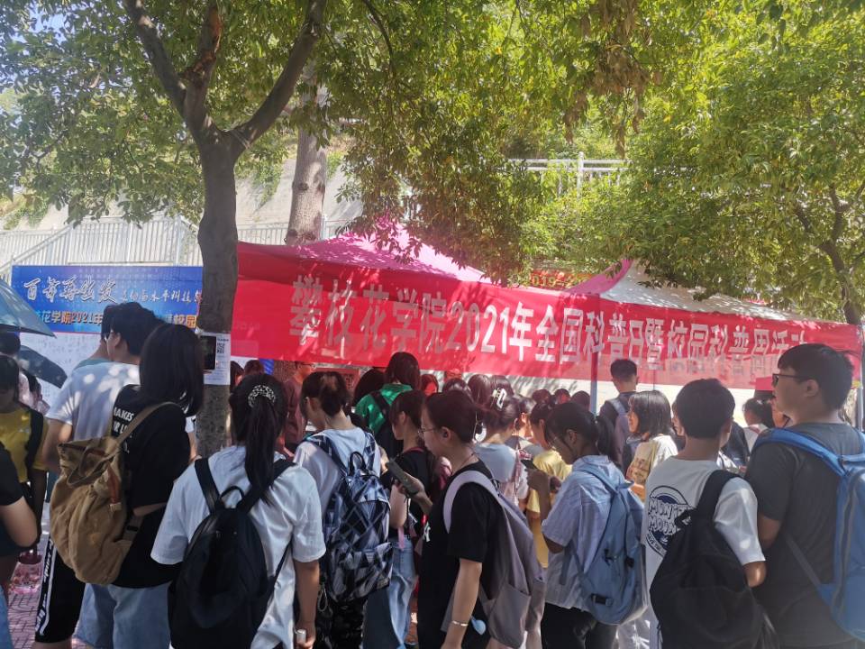 学生积极参与活动